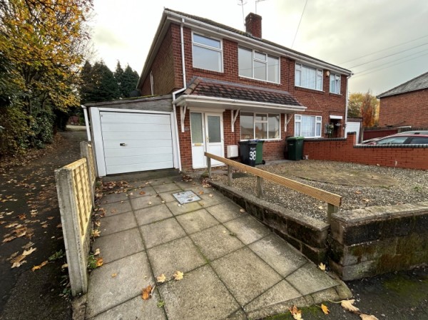  38 Surfeit Hill Road, Cradley Heath, West Midlands, B64 7EB, UK - EAID:1441338362, BID:1924180
