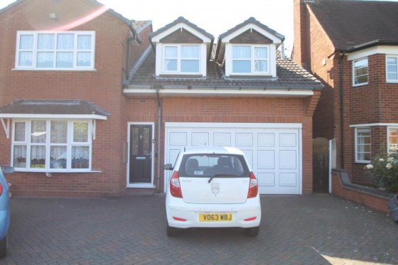 View Full Details for Flat 2, 9 Haden Hill Road, Halesowen, West Midlands, B63 3NE, UK