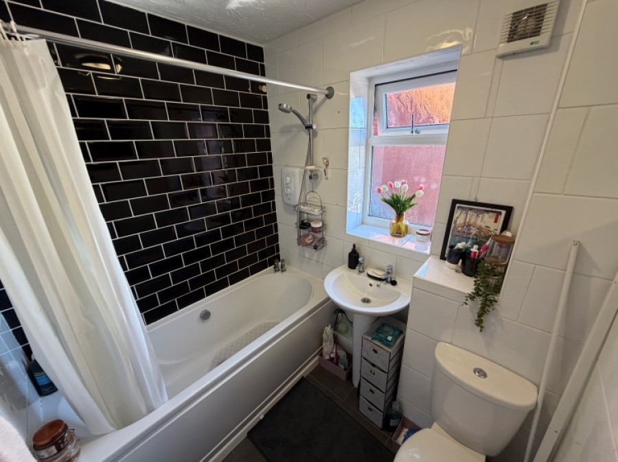 Images for 16 Barnswood Close, Halesowen, West Midlands, B63 2DE, UK