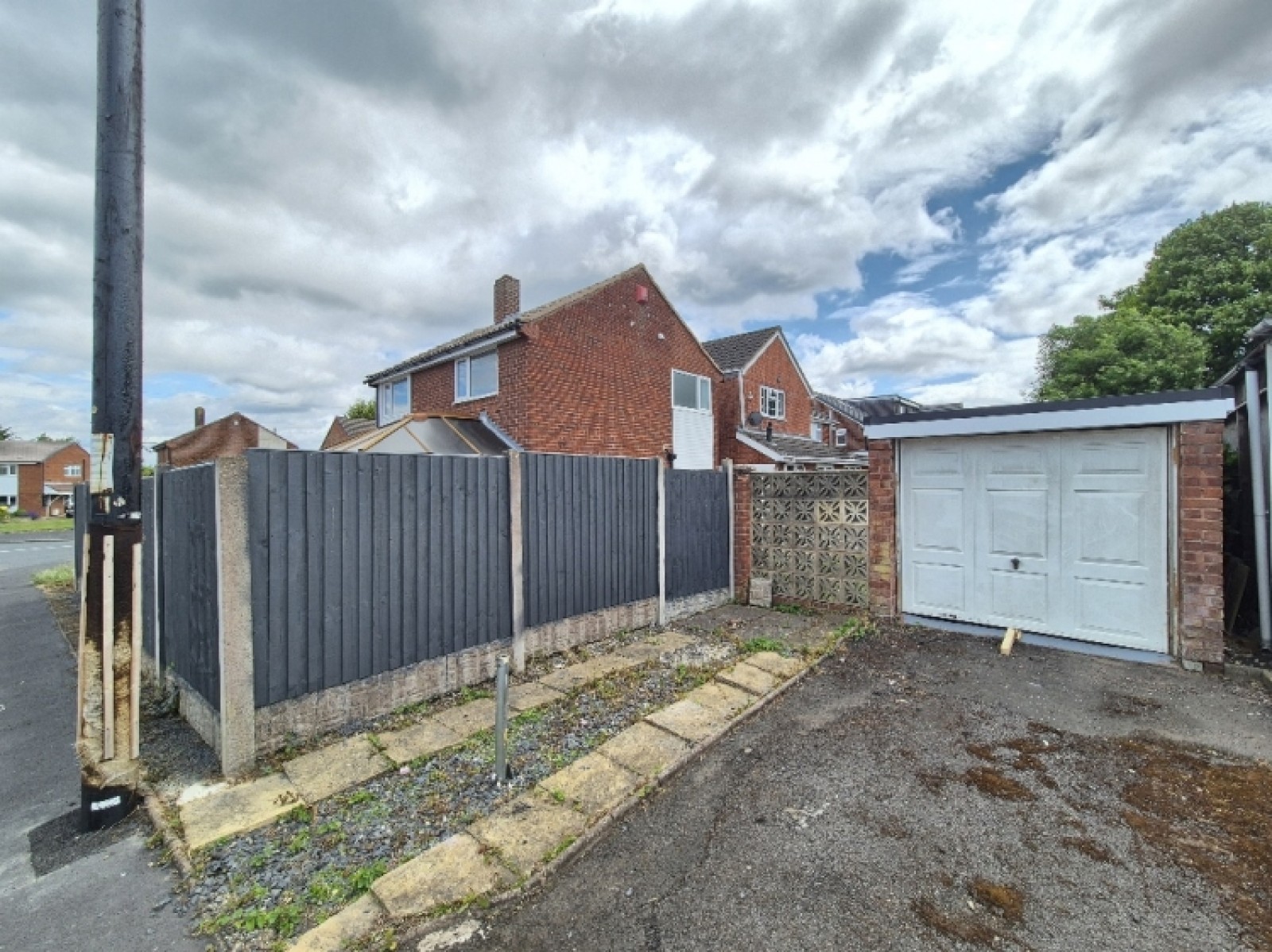 Images for 2 Leafield Gardens, Halesowen, West Midlands, B62 8LX, UK